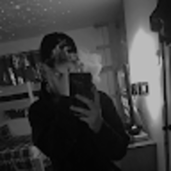 Meet your Posher, Easton-fields - Picture 1 of 1